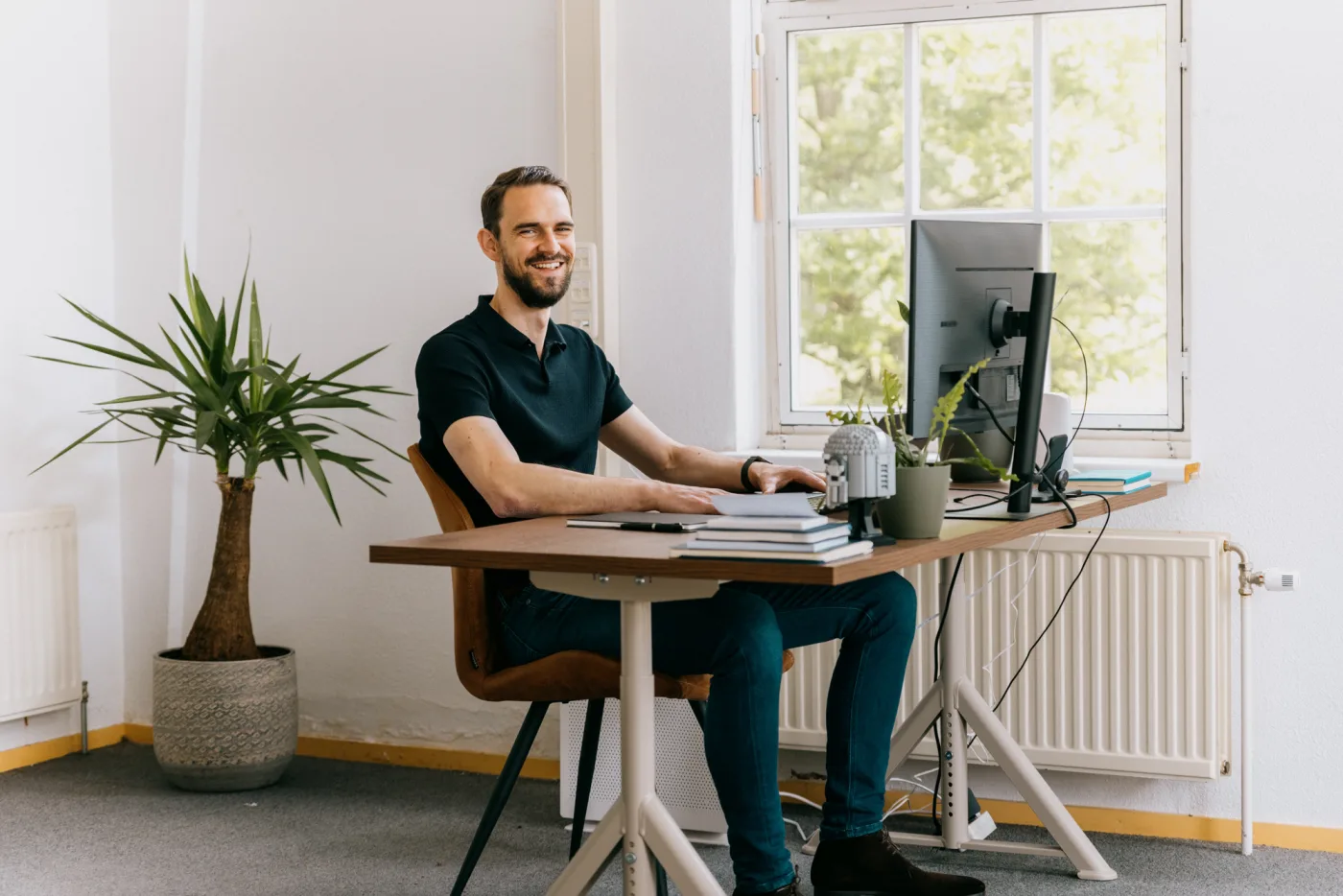 Rob Orsel zit achter zijn bureau