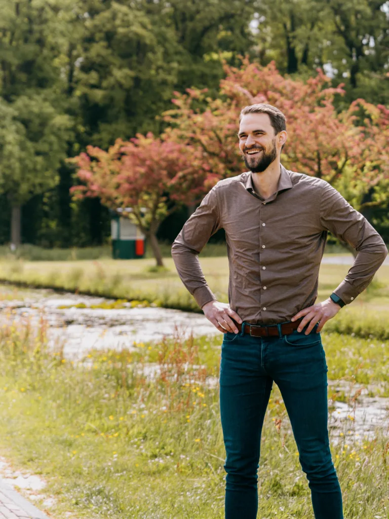 Rob Orsel buiten in het park